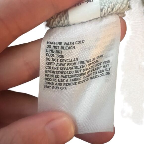 Uniqlo men’s grey crew neck sweater. Size medium - Picture 4 of 8